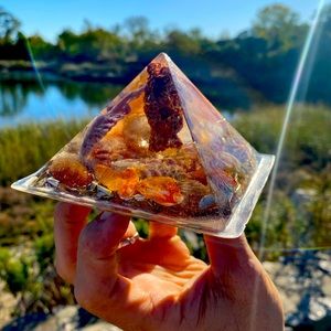 Pirámide Orgonita protección de EMP y wifi